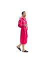 Peignoir capuche fuchsia porté