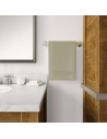 Serviettes bambou taupe mises sur accroche murales