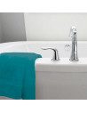 Drap de bain 70x140 cm 100%  coton posé sur baignoire bleu canard