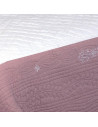 Zoom sur les motifs de notre boutis François Lilas.