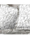 Zoom détails taies d'oreillers  d'ambiance, parure de drap en flanelle fleuri gris pétale 4 pièces, motif florales