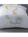 Zoom détails housse de couette 140x200cm, 1 taie d'oreiller 63x63cm, zoom motif licorne coloris pastel.