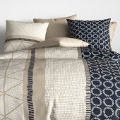 Taies d'oreiller carrées assorties à la housse de couette 260x240 Narirobi bleue et sable d'inspiration kenyane