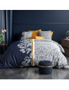 Housse de couette Arabesque 260x240 cm bleu marine, gris perle et safran. Motifs baroques orientaux, 100% coton.